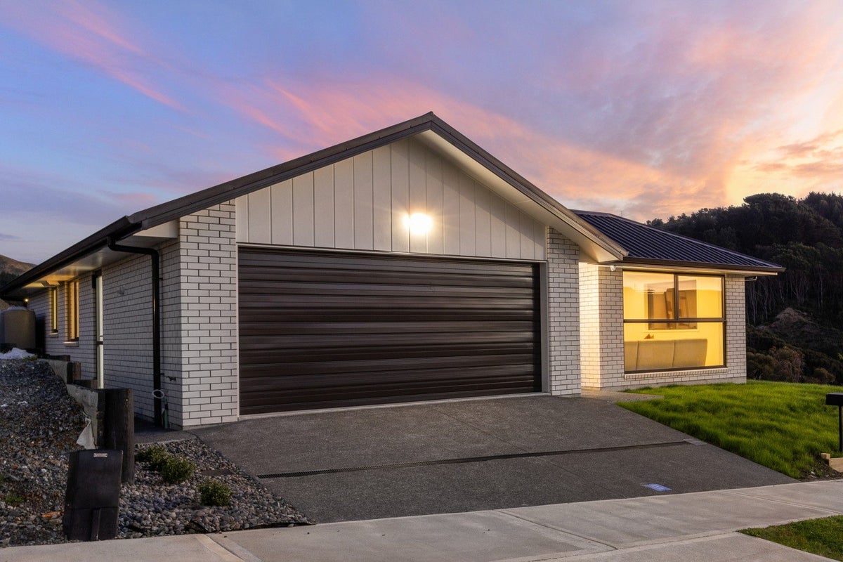 54 Holystone Road, Whitby, Porirua - Carousel 17