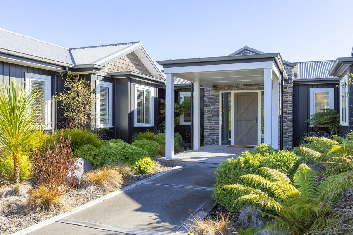 56 Oakdale Drive, Kinloch, Taupo - Carousel 1