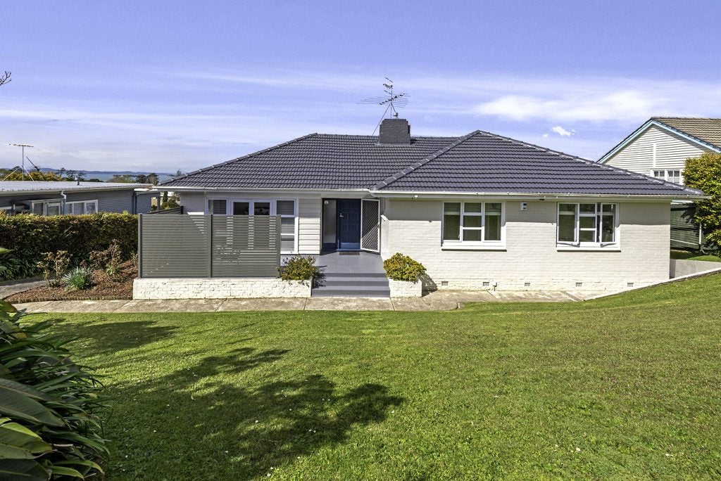 59 Parkhill Road, Mellons Bay, Auckland - Carousel 1