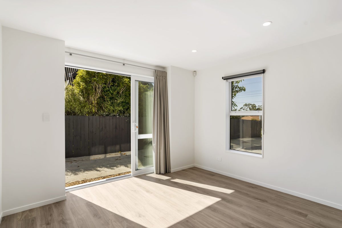 13B Teal Crescent, Beach Haven, Auckland - Carousel 2