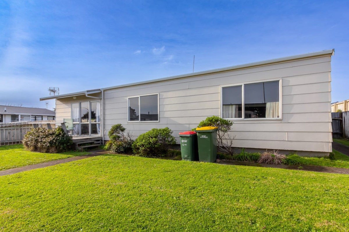 9 Desmond Place, Bell Block, New Plymouth - Carousel 2