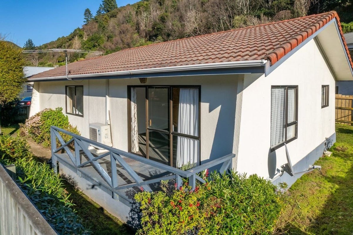 10 Waterdale Way, The Brook, Nelson - Carousel 2