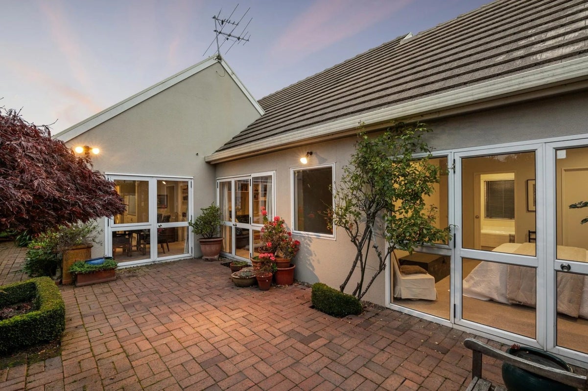 2/166 Rossall Street, Merivale, Christchurch - Carousel 1