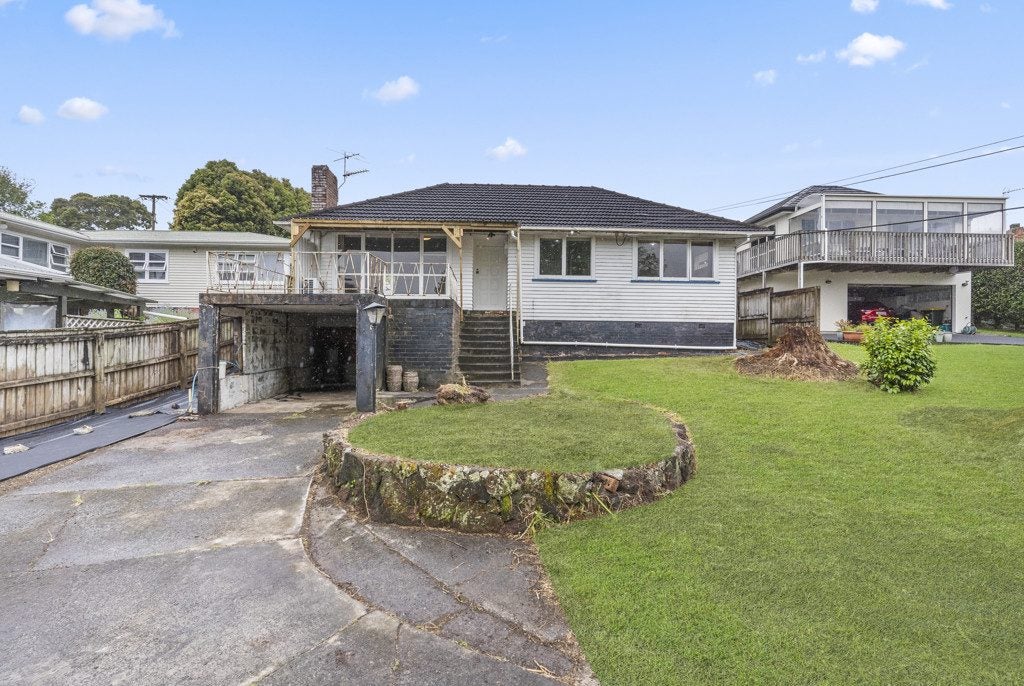 9 Sunnyfield Crescent, Glenfield, Auckland - Carousel 1