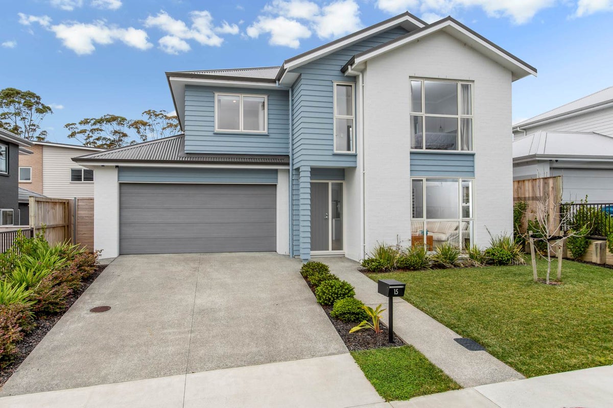 15 Frank Newton Road, Swanson, Auckland - Carousel 1