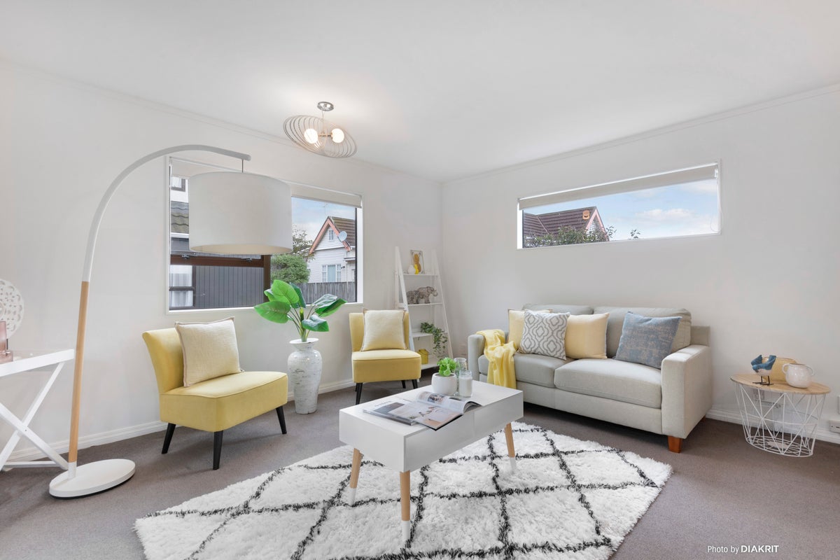 2/163 Queens Drive, Lyall Bay, Wellington - Carousel 2