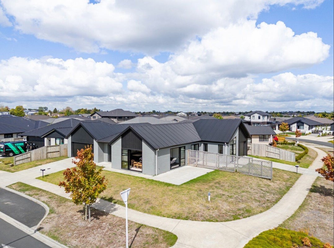 19 Keerangi Place, Rototuna North, Hamilton - Carousel 1