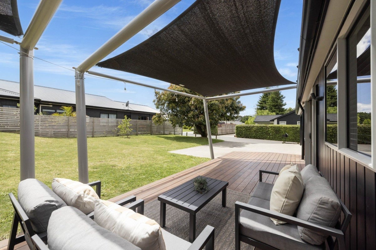 14 Gabriela Close, Pyes Pa, Tauranga - Carousel 2