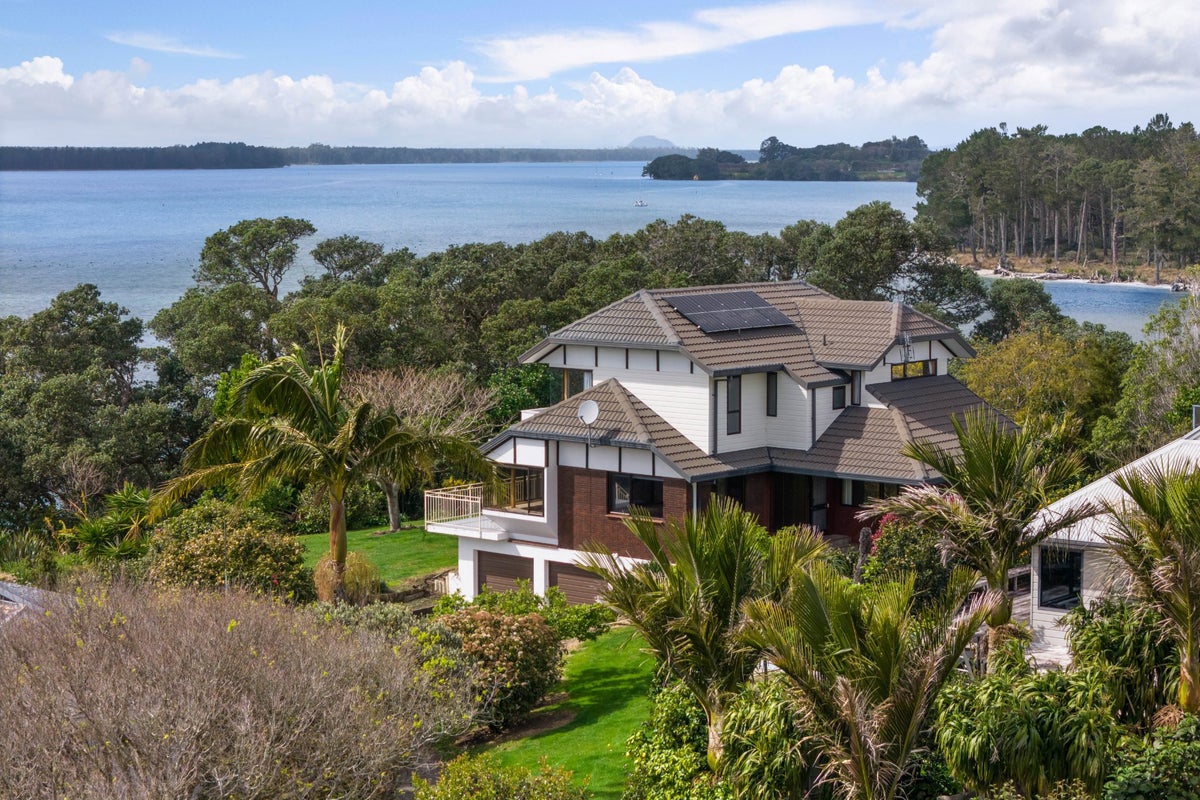 20 Giles Way, Tanners Point, Katikati - Carousel 2