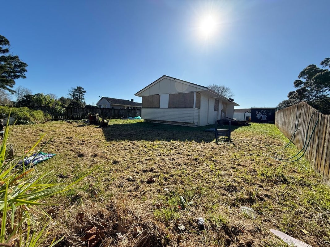 23 Hamilton Drive, Waiuku, Waiuku - Carousel 2