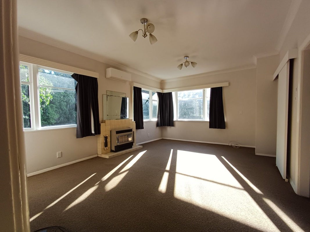 20 Earp Street, Johnsonville, Wellington - Carousel 1