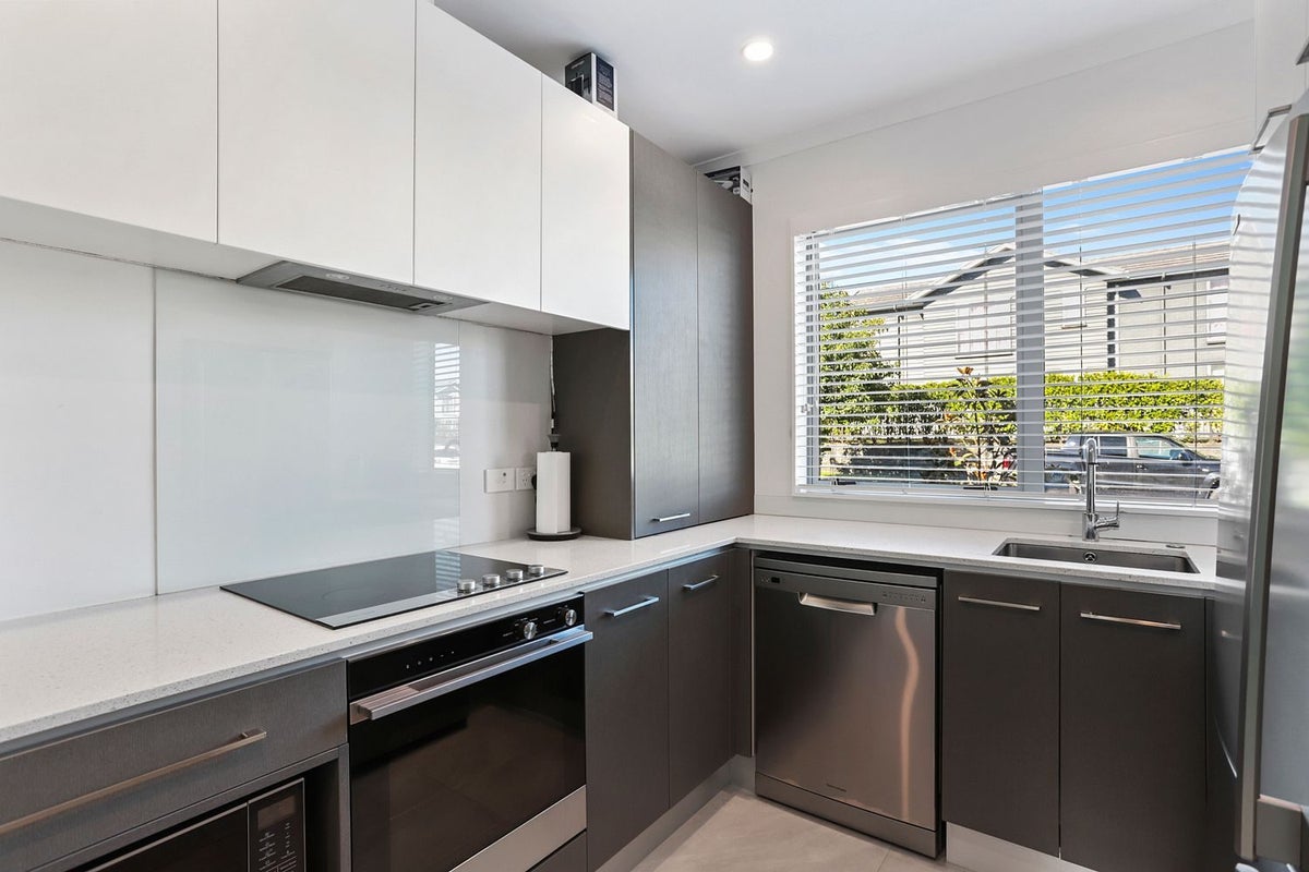 19 Forbes McCammon Drive, Swanson, Auckland - Carousel 1