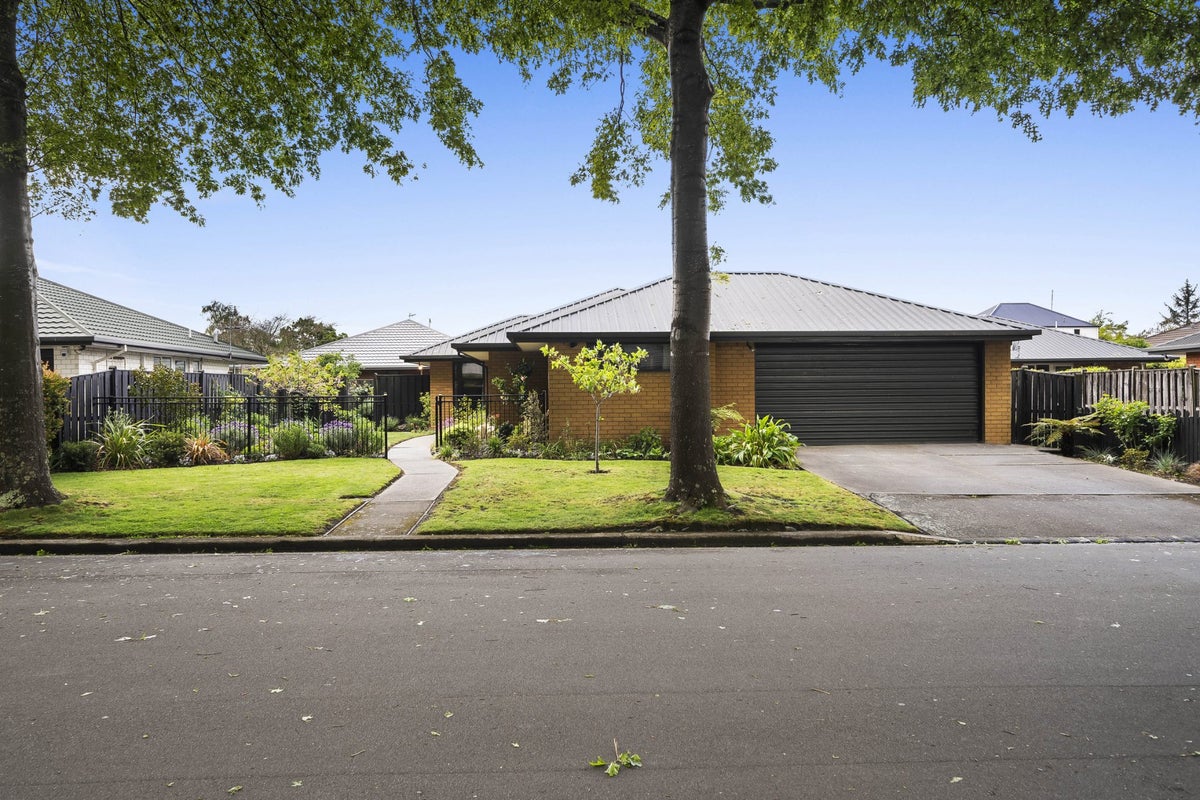 5 Villa Grove, Ilam, Christchurch - Carousel 1