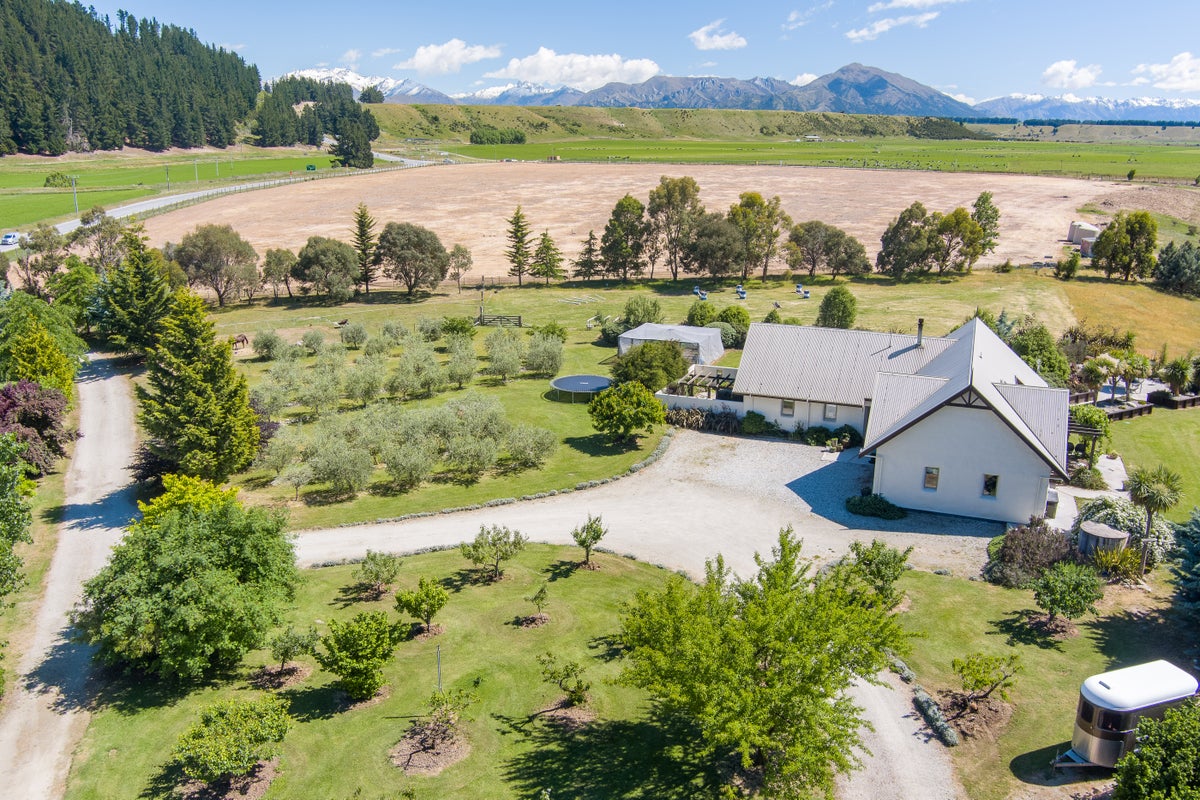 1153 Wanaka-Luggate Highway, Luggate, Wanaka - Carousel 2