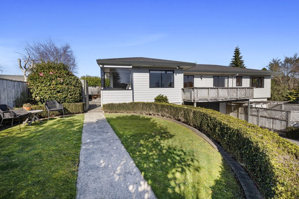 7 Larsen Place, Merrilands, New Plymouth - Carousel 2