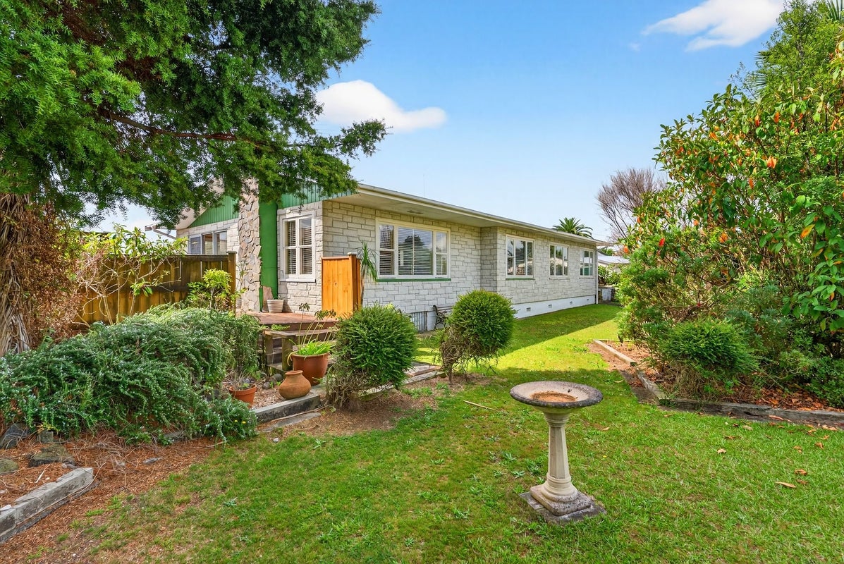 16 Duke Avenue, Pukekohe, Pukekohe - Carousel 2