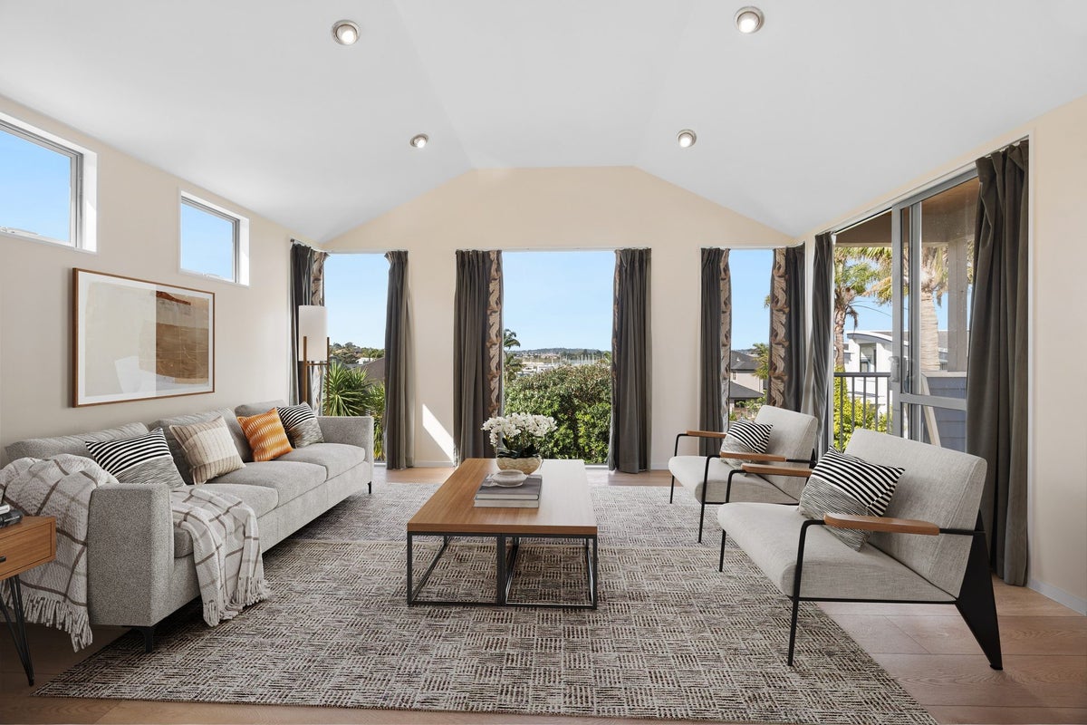 10 Lupetti Rise, West Harbour, Auckland - Carousel 2