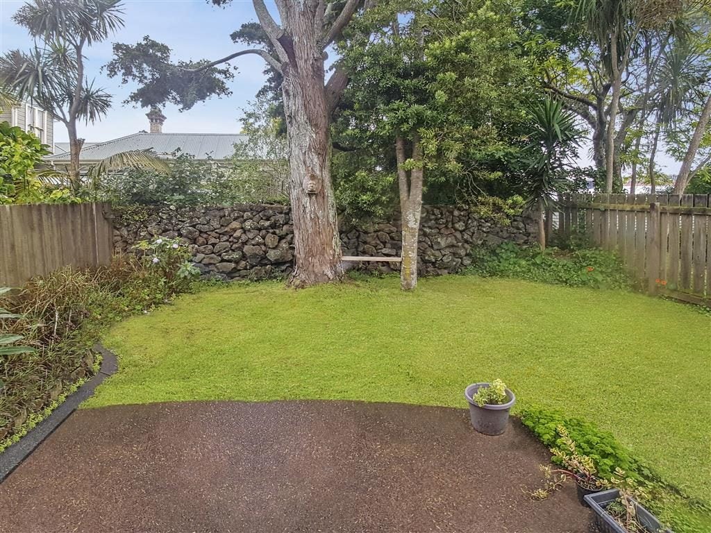 2/4 Kelly Street, Mount Eden, Auckland - Carousel 2
