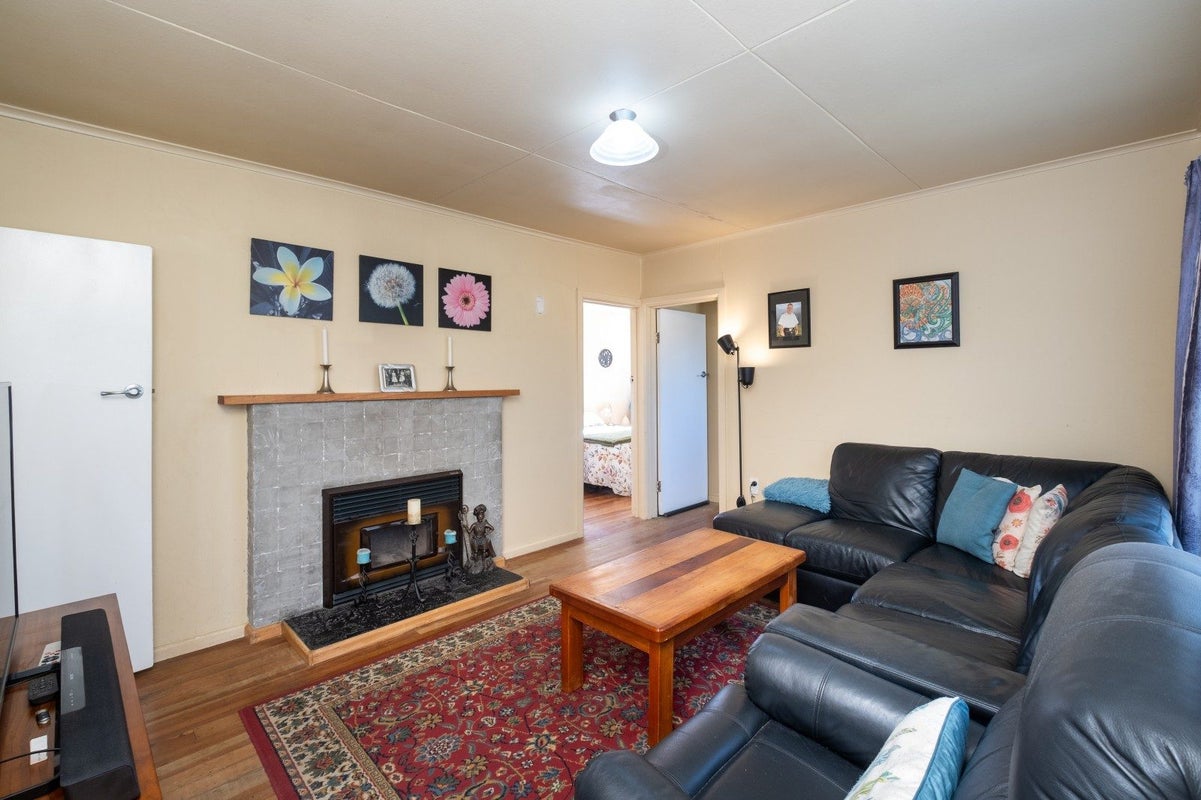 1 Kuku Street, Te Awanga, Te Awanga - Carousel 2