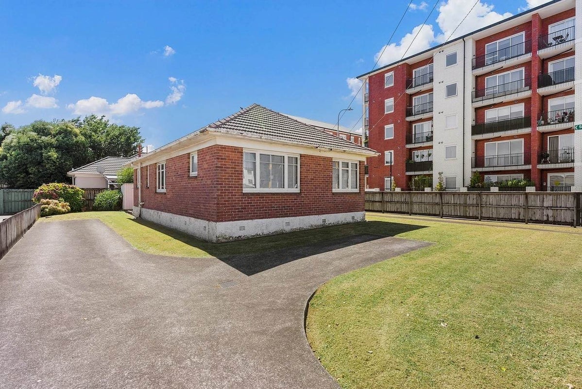 1191 New North Road, Mount Albert, Auckland - Carousel 1