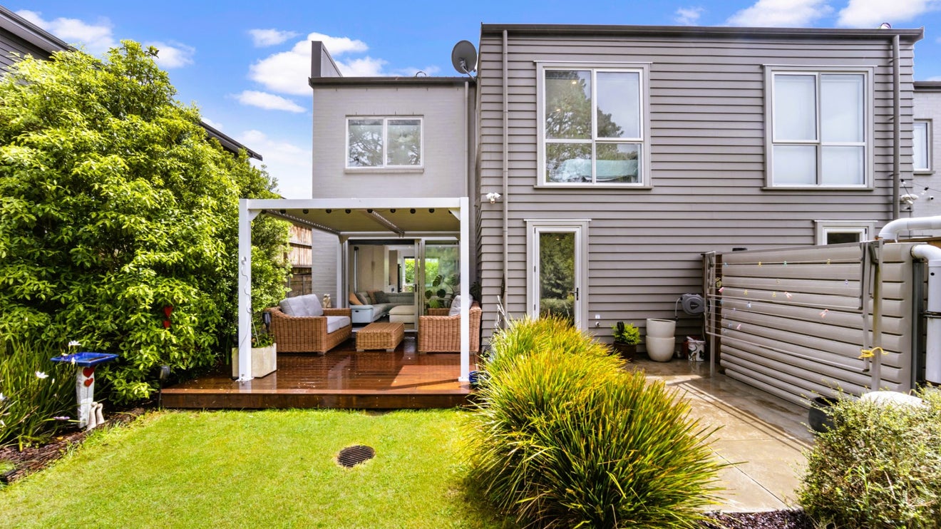 4 Orowaru Avenue, Massey, Auckland - Carousel 1