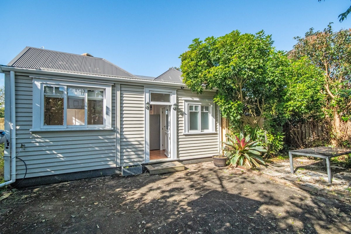 140 Coronation Road, Mangere Bridge, Auckland - Carousel 2