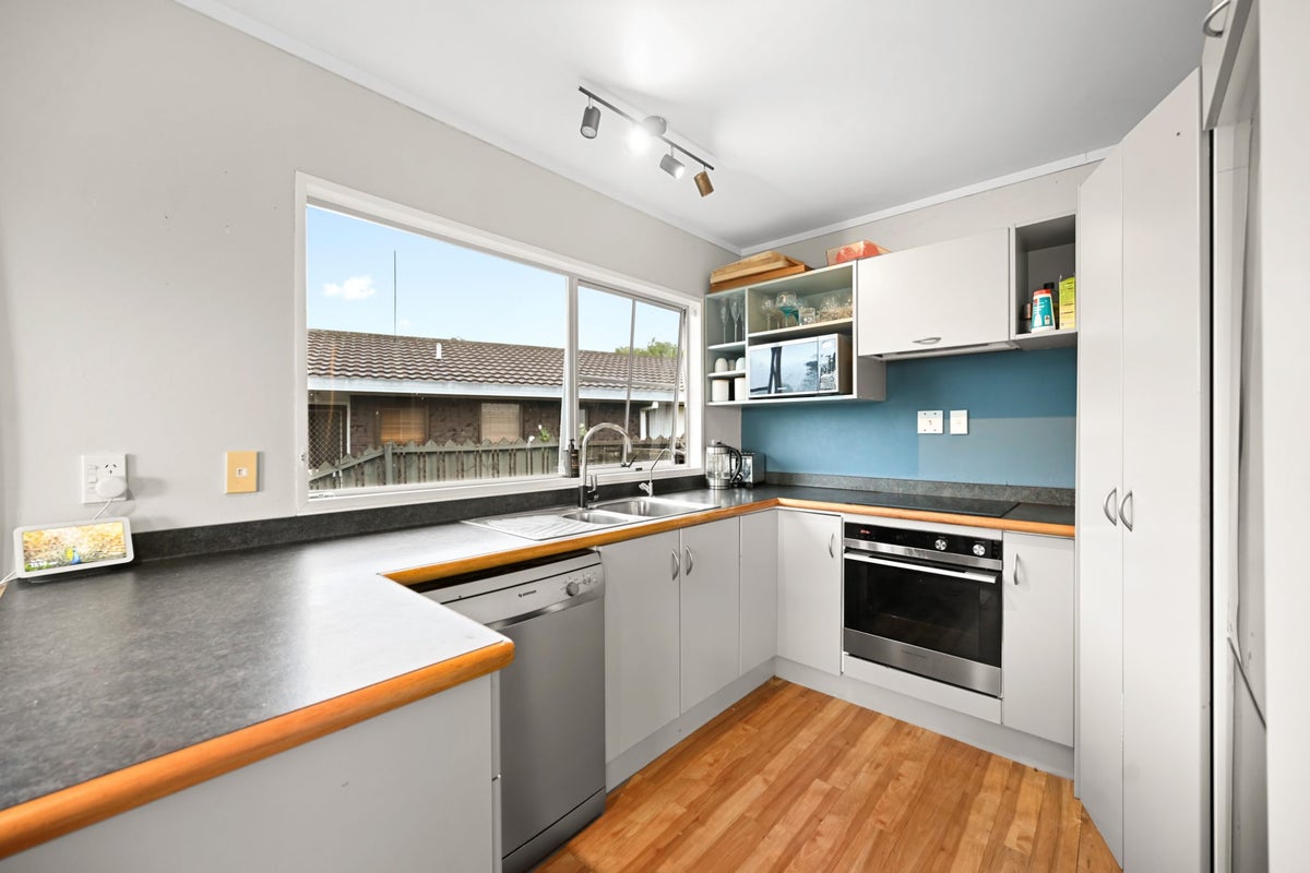 39 Sheridan Crescent, Leamington, Cambridge - Carousel 2
