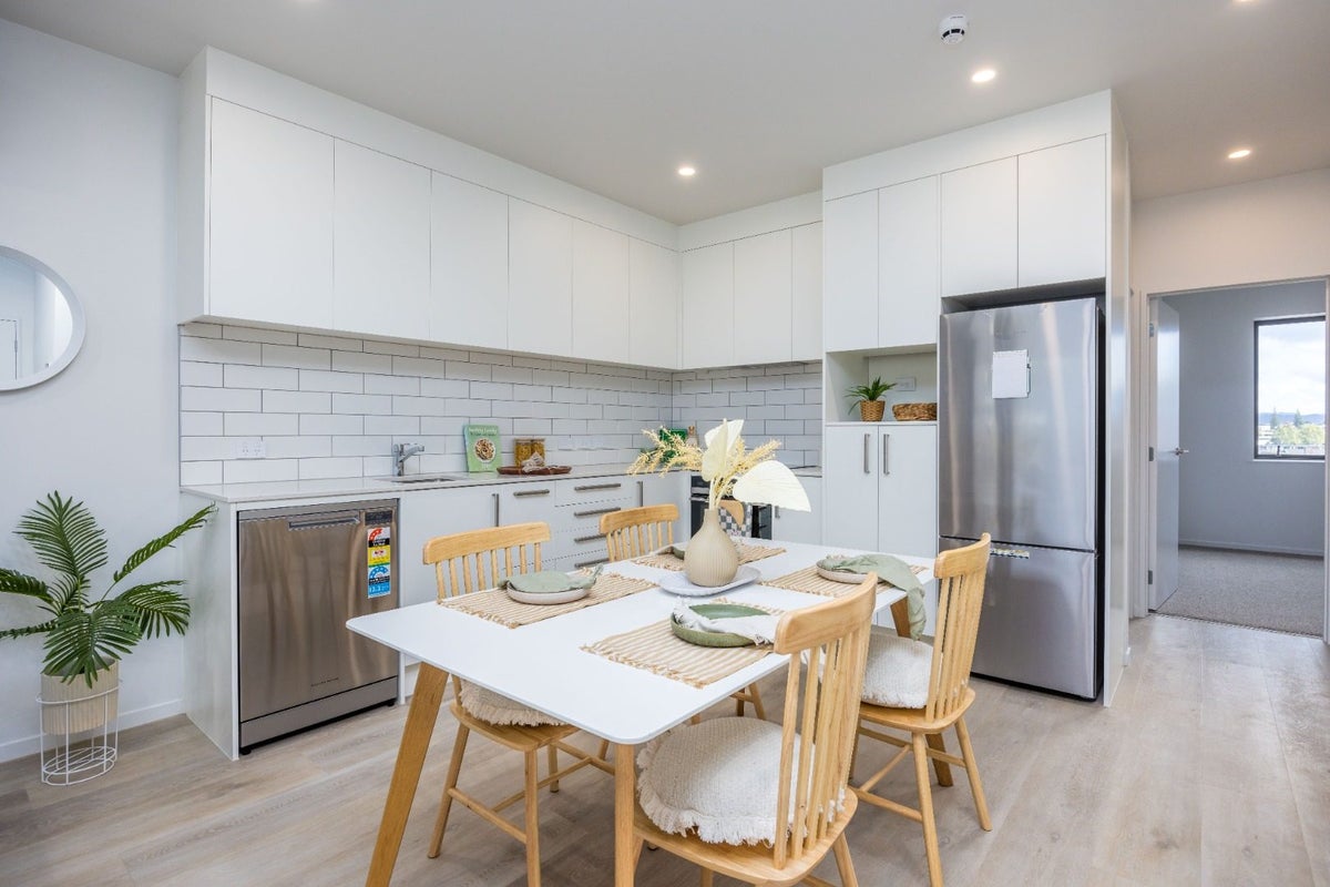 203/4 Torino Street, Point England, Auckland - Carousel 1