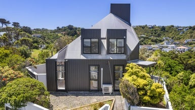 20 Carlisle Street, Island Bay, Wellington - Carousel 1