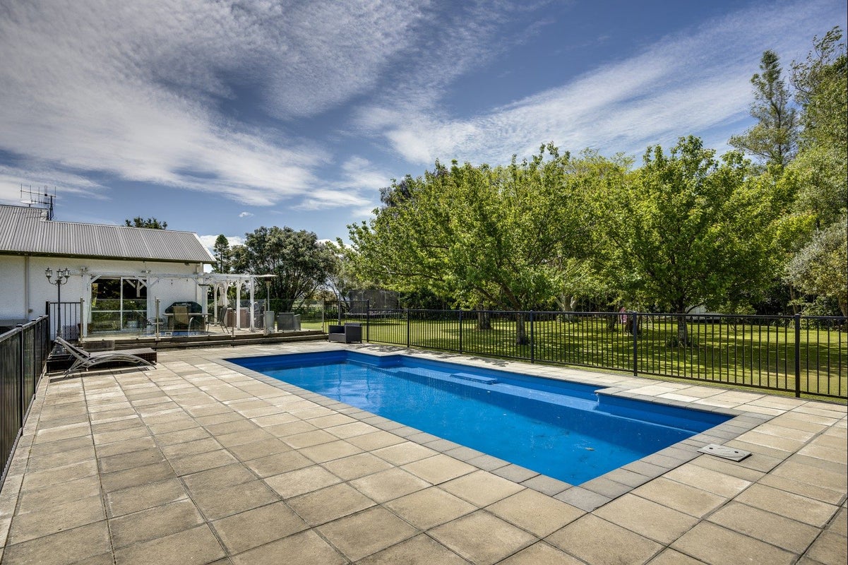 16 The Loop, Meeanee, Napier - Carousel 2