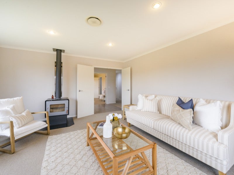 33 Silkwood Place, Fitzherbert, Palmerston North - Carousel 2