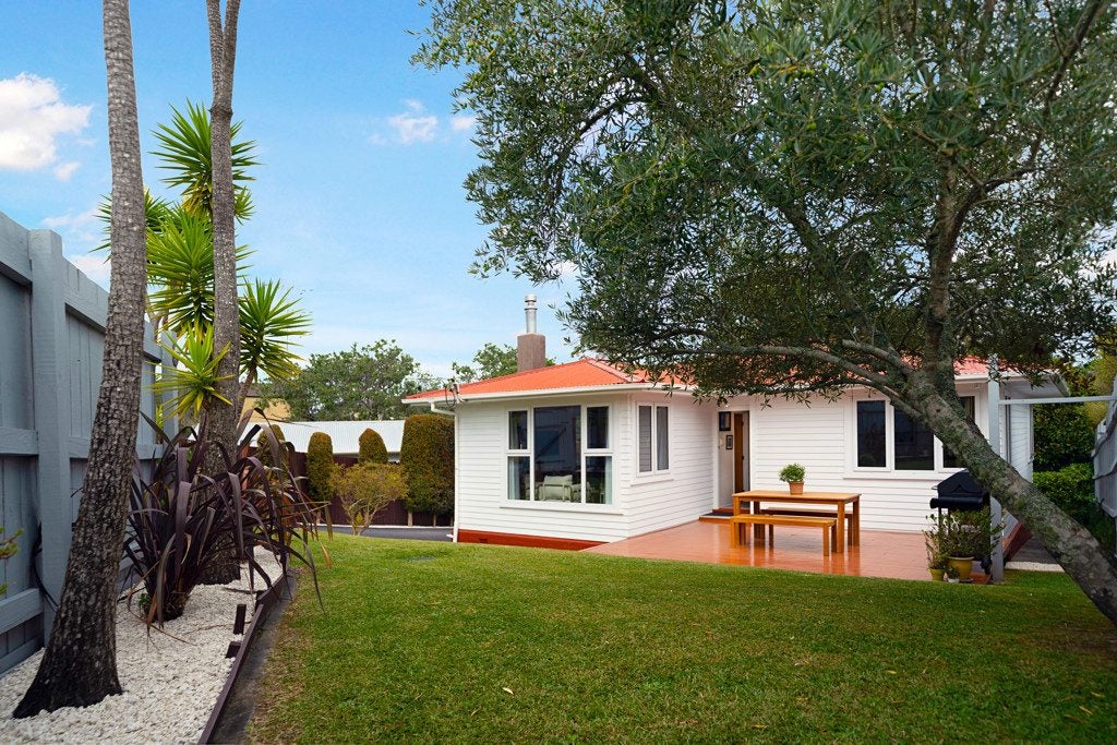 23 Cornwall Street, Te Atatu South, Auckland - Carousel 1