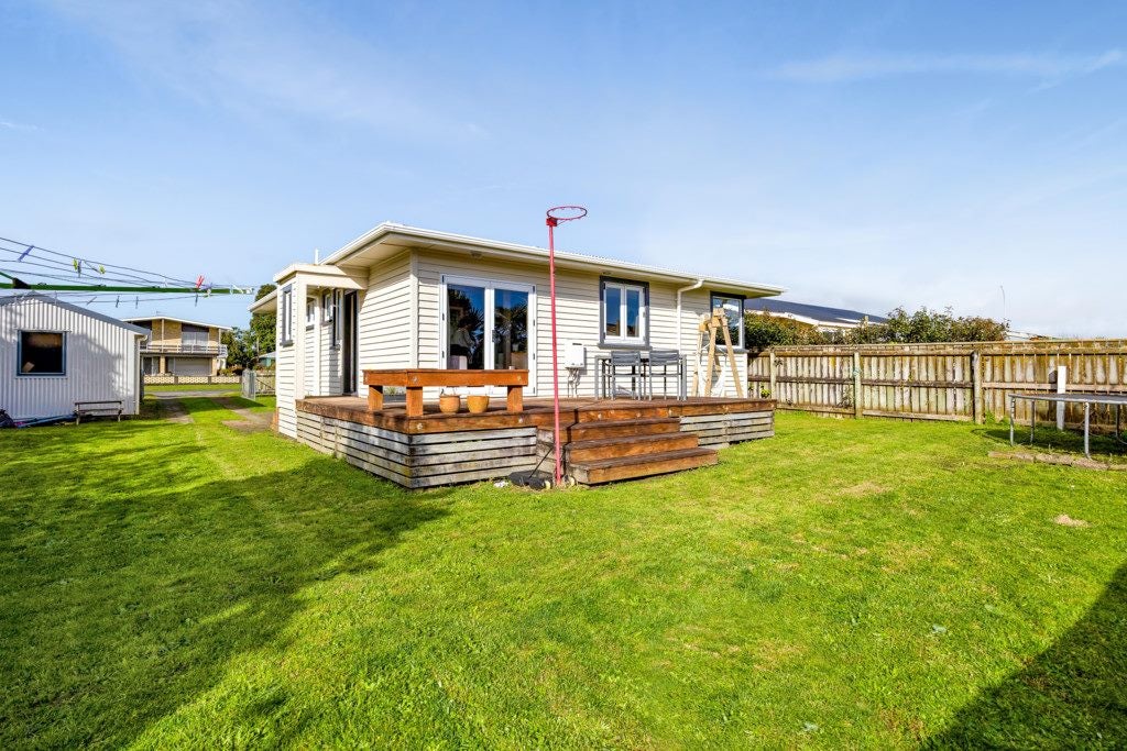 6 Brookes Terrace, Waitara, Waitara - Carousel 1