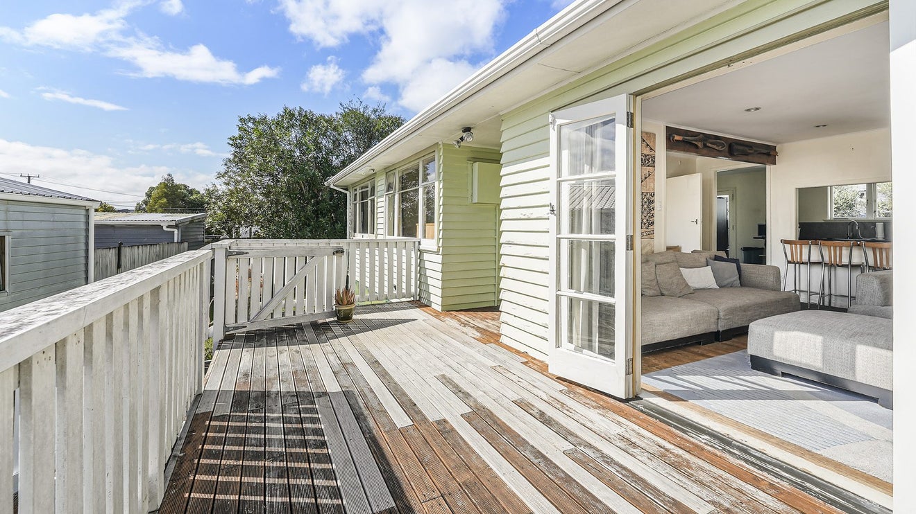 59 Sylvan Crescent, Te Atatu South, Auckland - Carousel 2
