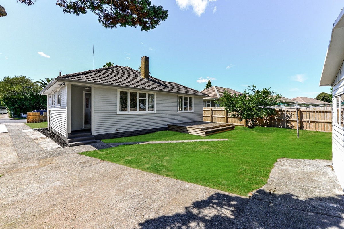 37 Wordsworth Crescent, Enderley, Hamilton - Carousel 1