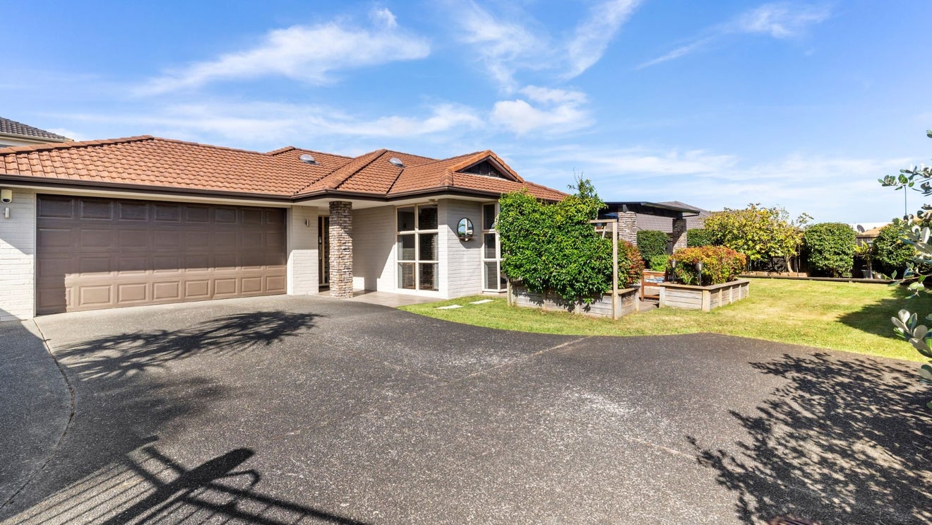11 Elwyn Close, Flat Bush, Auckland - Carousel 1