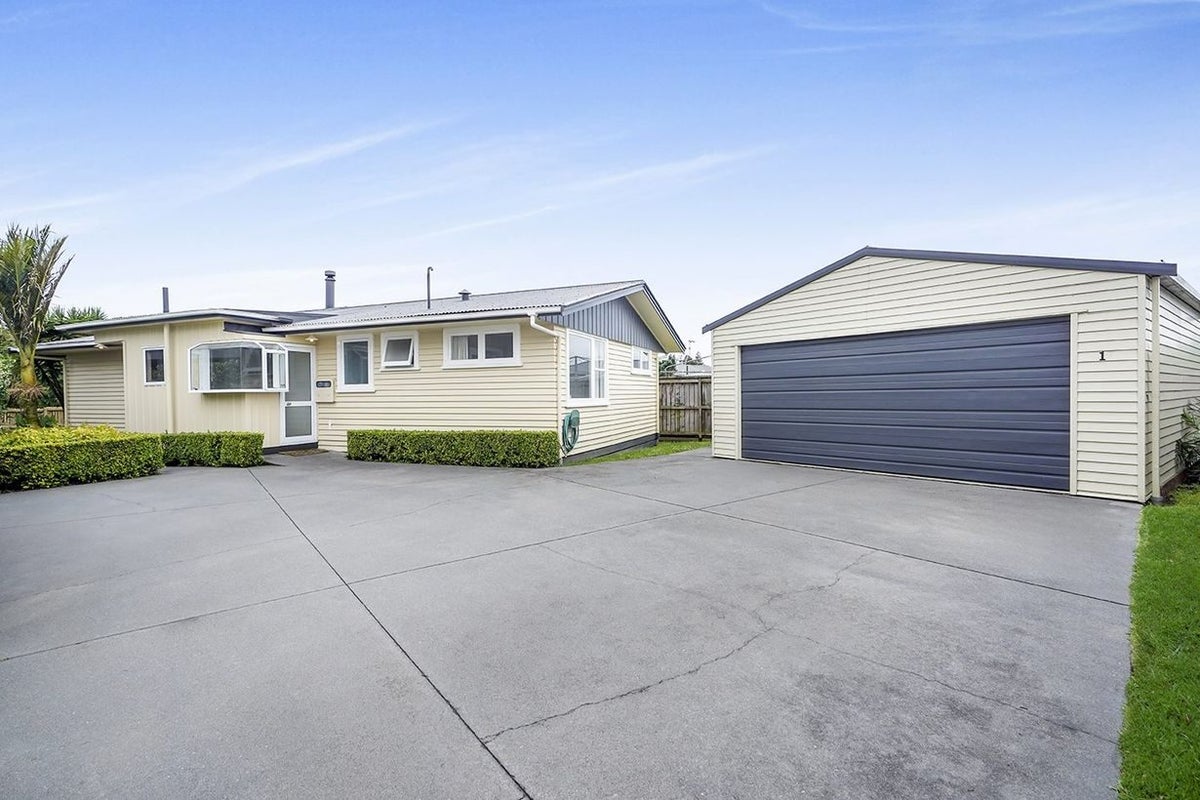17 Laurence Street, Queenwood, Hamilton - Carousel 1