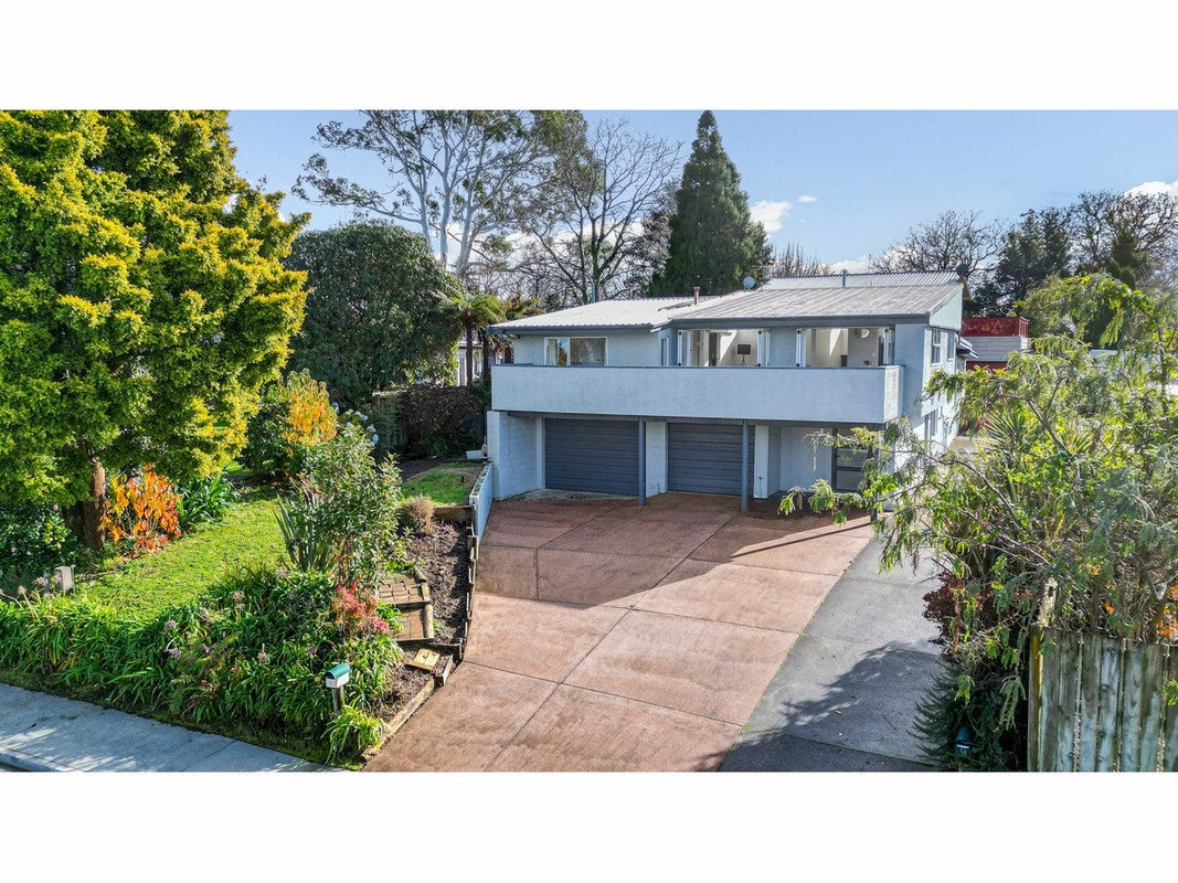 3 Tirita Street, Kawaha Point, Rotorua - Carousel 1