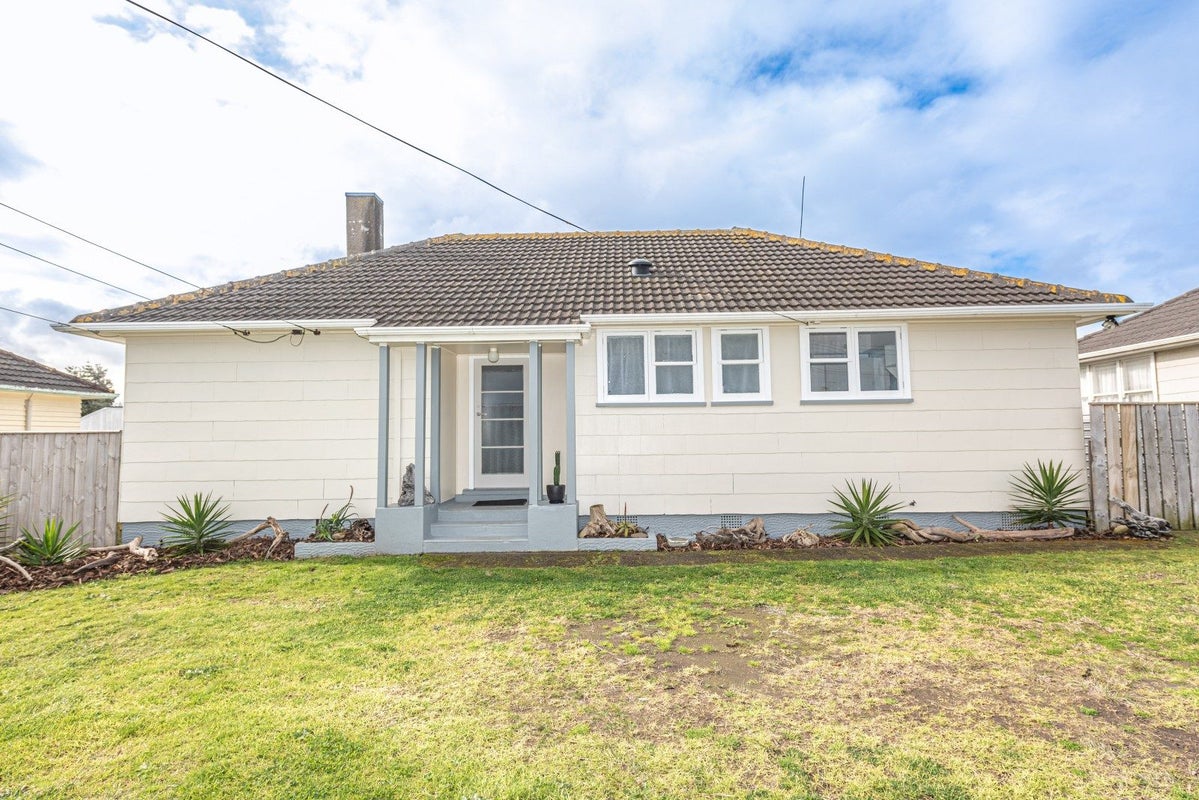 32 Akatea Street, Gonville, Whanganui - Carousel 1