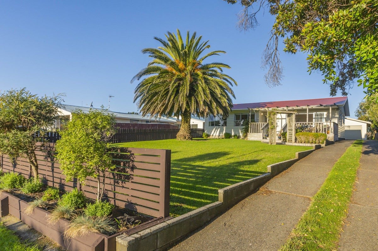15 Teoti Street, Paraparaumu Beach, Paraparaumu - Carousel 1