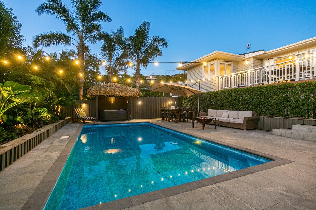 2 Tetley Road, Surfdale, Waiheke Island - Carousel 1