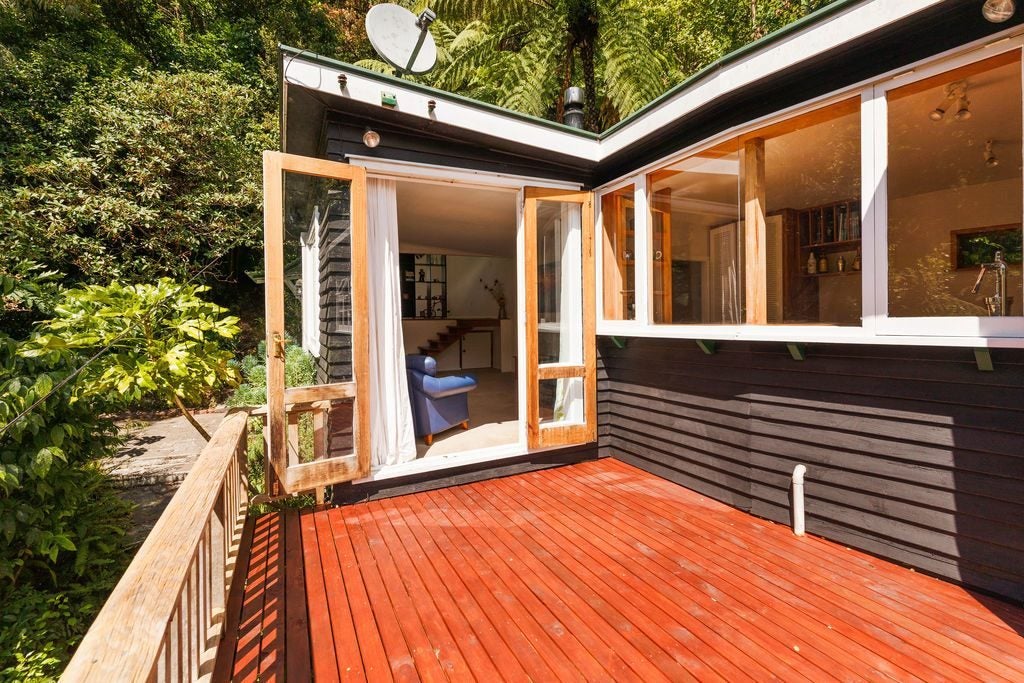 8A Francis Bell Grove, Lowry Bay, Lower Hutt - Carousel 1