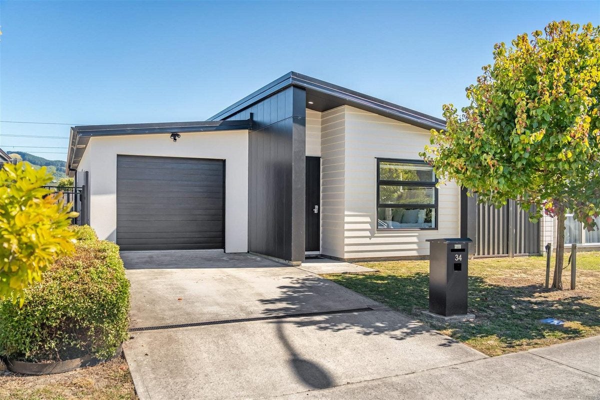 34 Te Kaeaea Crescent, Wallaceville, Upper Hutt - Carousel 1