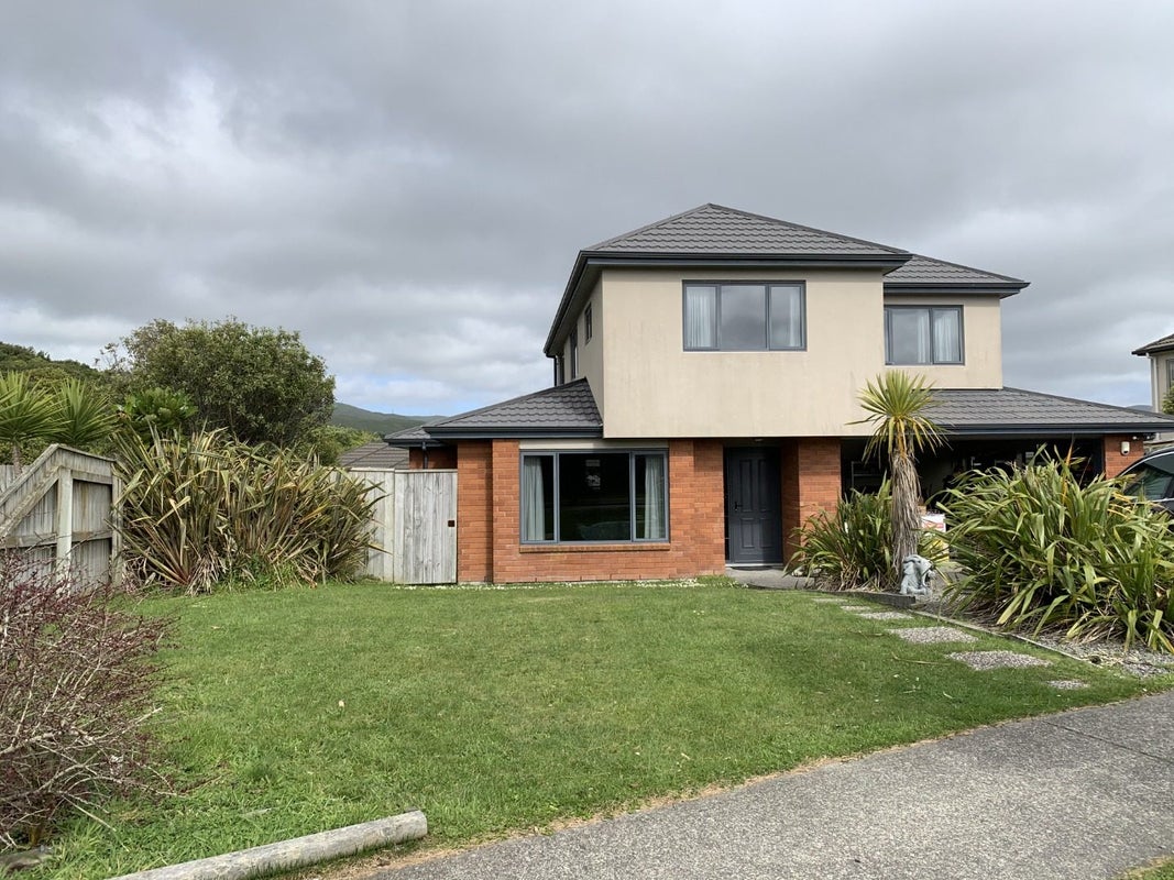 8 Fiordland Place, Aotea, Porirua - Carousel 1