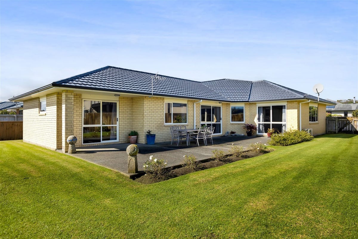13 Dolphin Parade, Bell Block, New Plymouth - Carousel 1