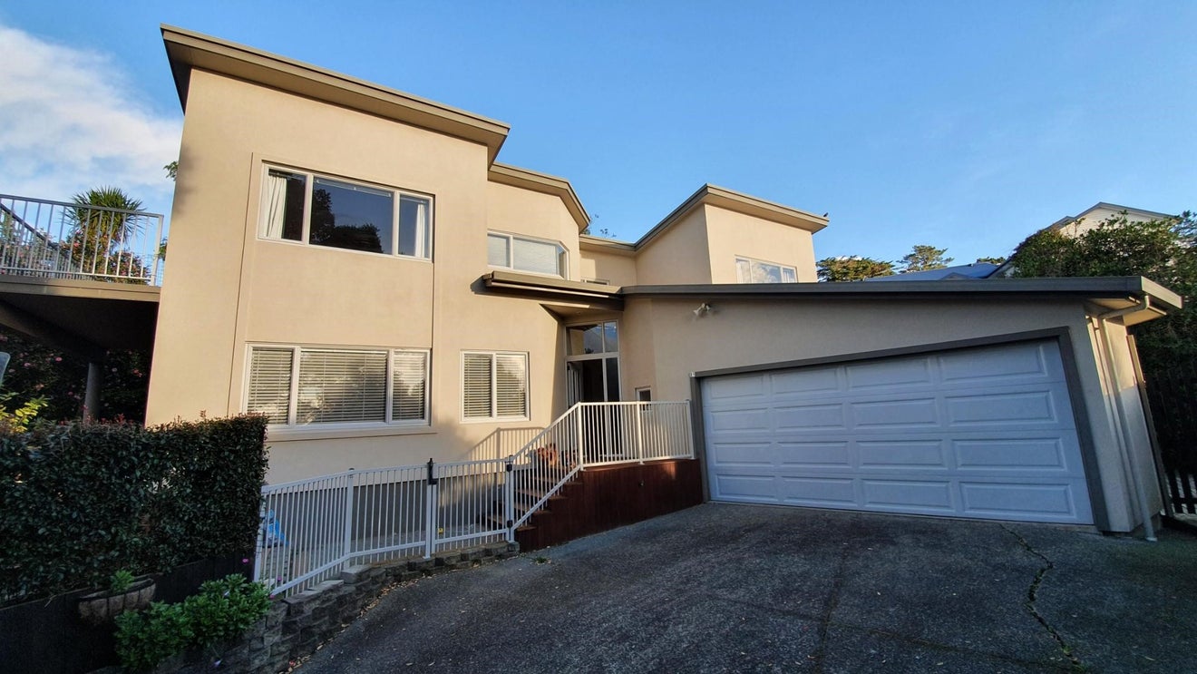 21 Springwater Vale, Unsworth Heights, Auckland - Carousel 1