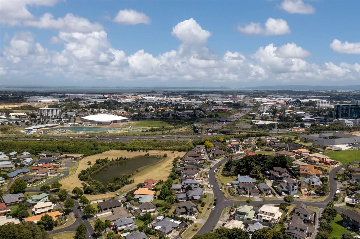 6 Fairchild Avenue, Goodwood Heights, Auckland - Carousel 50