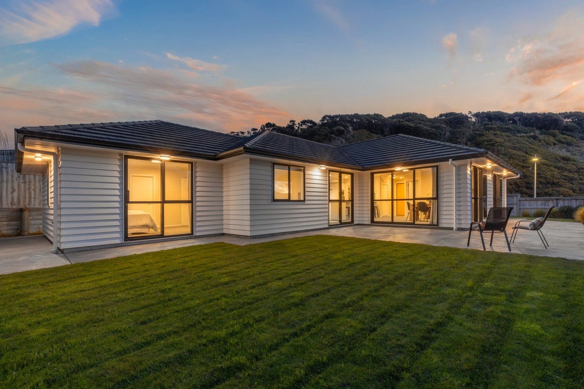 19 Schooner Drive, Whitby, Porirua - Carousel 2