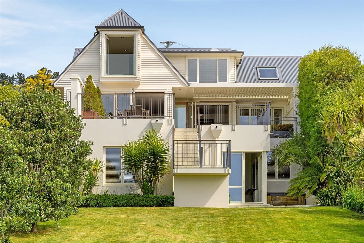 30 Tuawera Terrace, Clifton, Christchurch - Carousel 1
