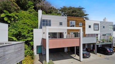 20 Saddleback Grove, Karori, Wellington - Carousel 1